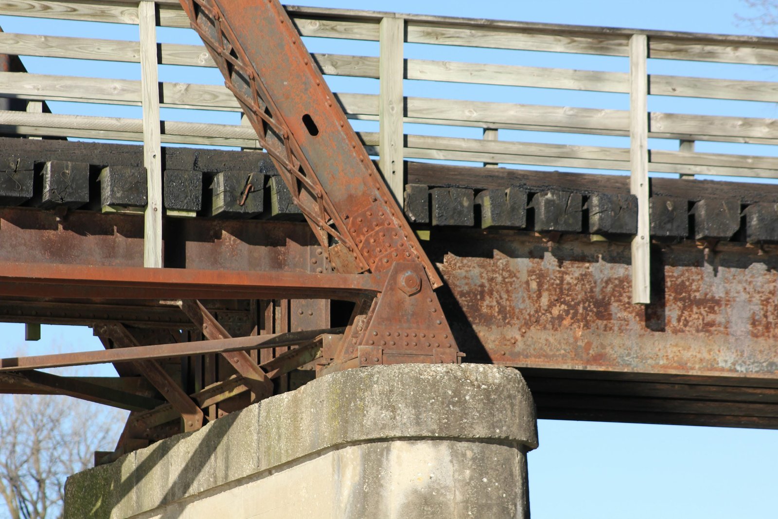 Lower angle connection